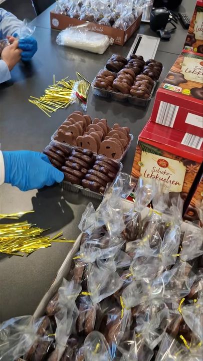 Festliche Grüße aus dem Autohaus 𝗠𝗜𝗡𝗜 ROLF 𝗛𝗢𝗥𝗡: Ein süßes Dankeschön!
Bei 𝗠𝗜𝗡𝗜 ROLF 𝗛𝗢𝗥𝗡 möchten 