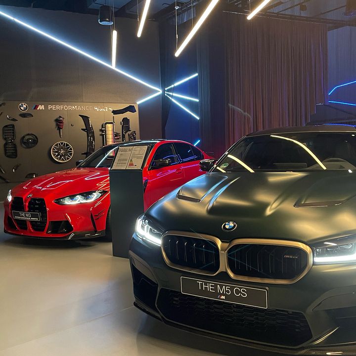 Die legendäre Nordschleife hautnah erleben 🏁 - als Erinnerung an diesen einmaligen Fahrspaß bieten wir in unserem BMW M Shop im ring°boulevard zahlreiche stylische Artikel aus der BMW M-Kollektion.Heut