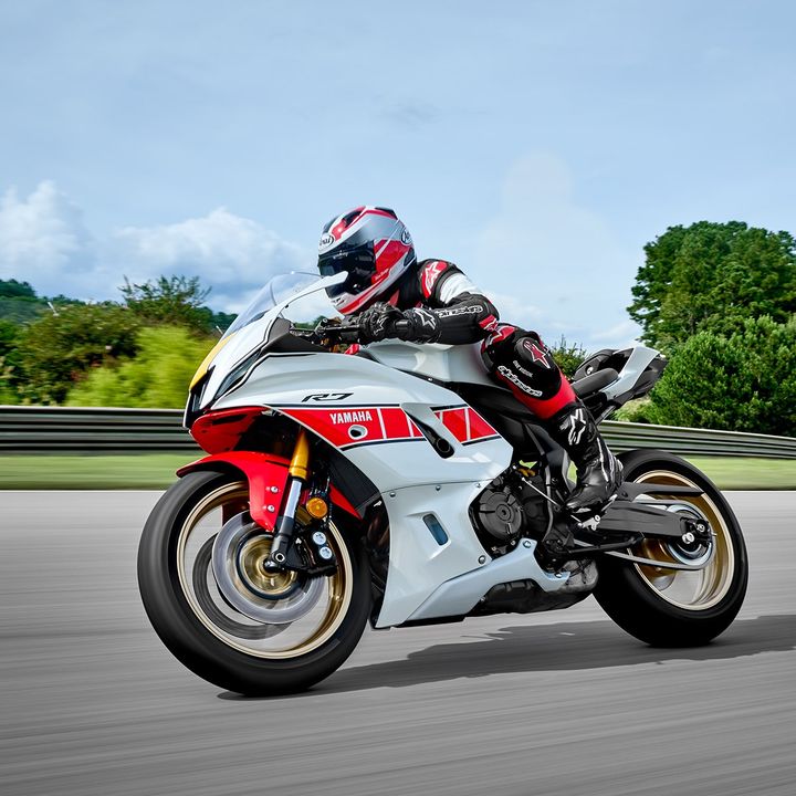 Das 60 Jahre Grand Prix Design der R7 lässt unser Herz höher schlagen. Wie gefällts euch? 🙌
#Yam